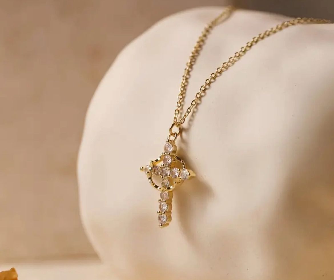 CROWNED BY FAITH CHAIN